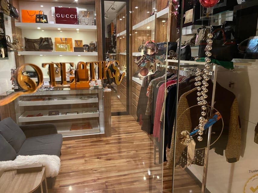 Vienna in Easter: Markets & Vintage Fashion Guided Tour - Exploring Vienna’s Easter Markets and Historic Streets