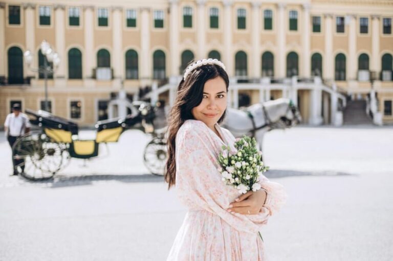 Vienna: Private Schönbrunn Gardens Photoshoot - Arriving and Meeting Your Photographer