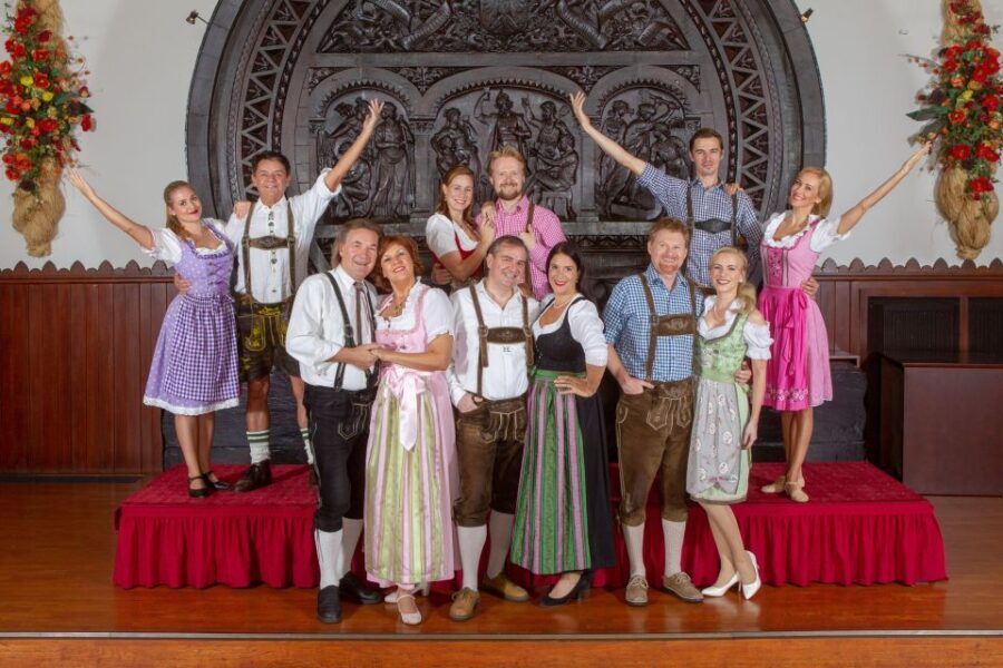 Vienna: Traditional Dinner Show at the Wiener Rathauskeller - Who Will Enjoy This Experience?