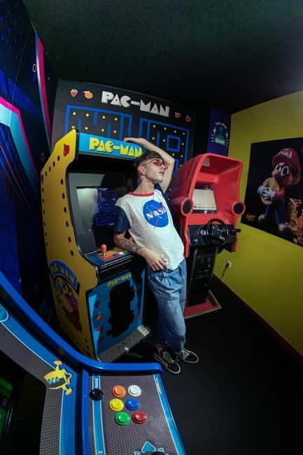 Vigo: Thematic Tour Selfie Experience Gallery Vigo-Galicia - Extra Experiences & Add-Ons