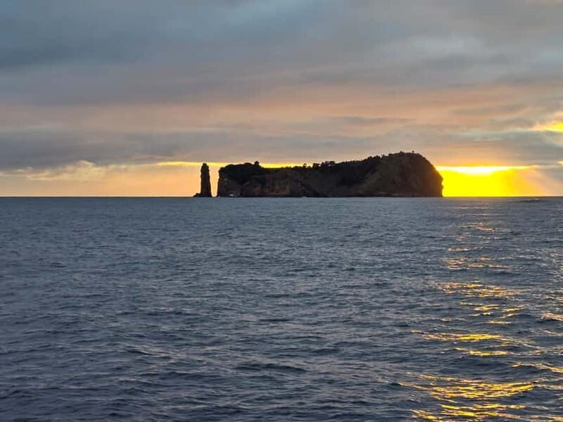 Vila Franca do Campo: Sunset Boat Tour with Drink and Cake - Practical Details and Tips