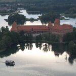 Vilnius: Trakai Tour with Audio Guide and Minibus Transfers - Exploring the Castle and Town