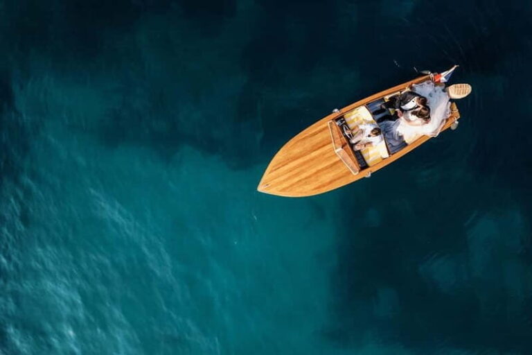Vintage boat tour of Marseille Old Port for couples (1h) - Practical tips for booking and enjoying your tour