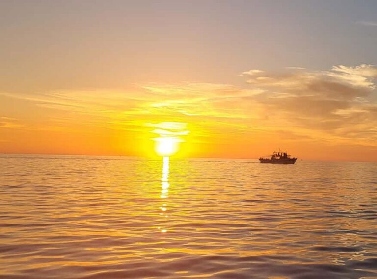 Visite en bateau avec final au COUCHER DE SOLEIL+vin Corse - Why This Tour Offers Great Value