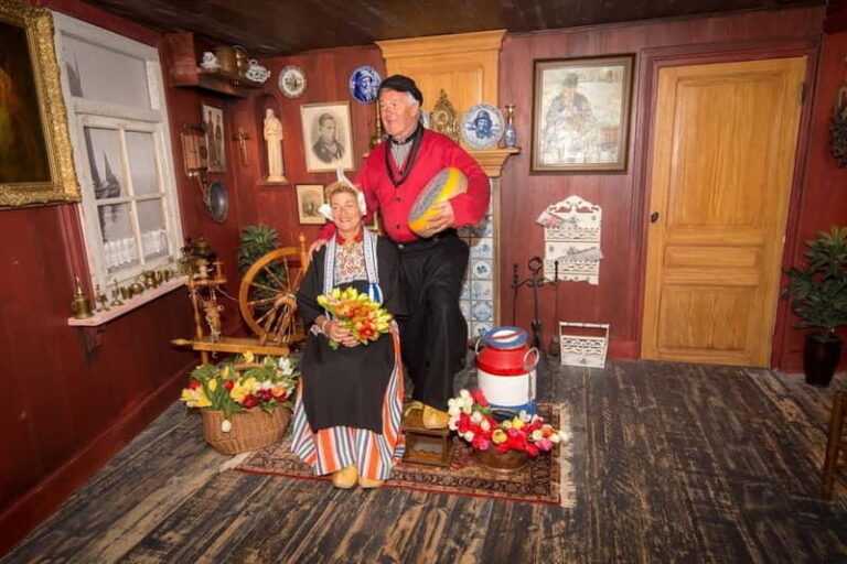 Volendam: Photo Opportunity in Traditional Dutch Costume - What Makes the Photo Experience Special?
