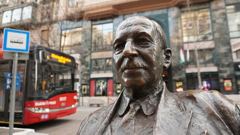 Walk along the Champs-Élysées in Budapest - Who Should Consider This Tour?