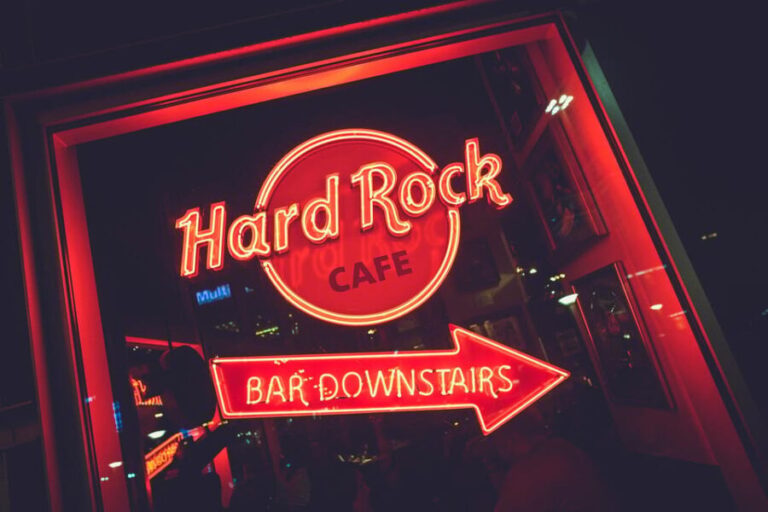 Warsaw: Burger menu at Hard Rock Cafe with Skip-the-Line - Practical Tips