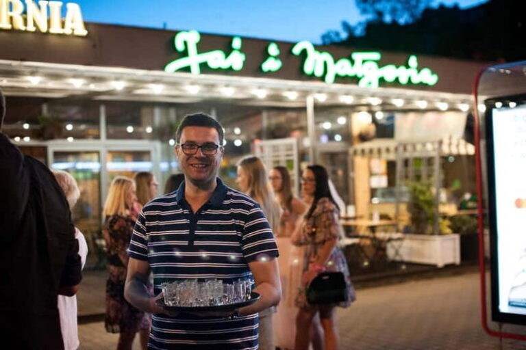 Warsaw: "Cheers on Wheels" Vodka Tasting Tour by Retro Bus - What You Can Expect: From Tasting to Cultural Nuggets