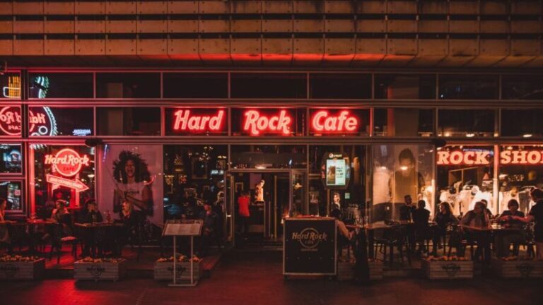 Warsaw: Lunch or dinner at Hard Rock Cafe with Skip-the-Line - Practical Tips for Your Visit