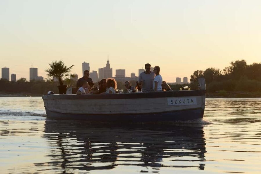 Warsaw: Private Cruise on a wooden boat - max. 12 pax - Discover Warsaw from the Water