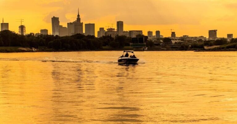 Warsaw: Sunset Vistula Cruise - 80s Vibes, Music & Prosecco - An In-Depth Look at the Warsaw Sunset Vistula Cruise