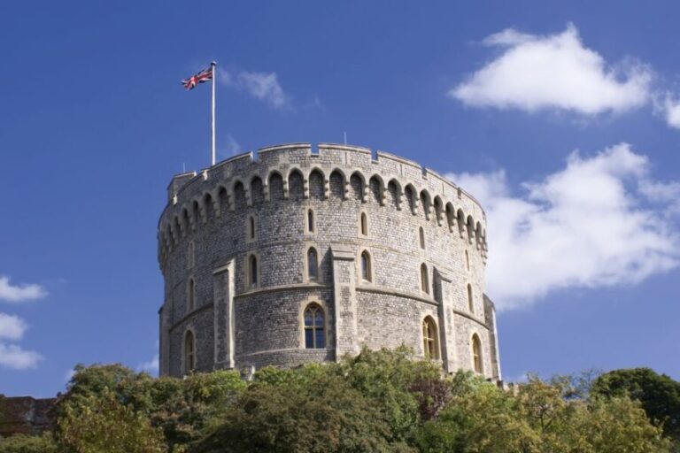 Windsor Castle and Buckingham Palace Full-Day Tour - The Experience of Windsor Castle