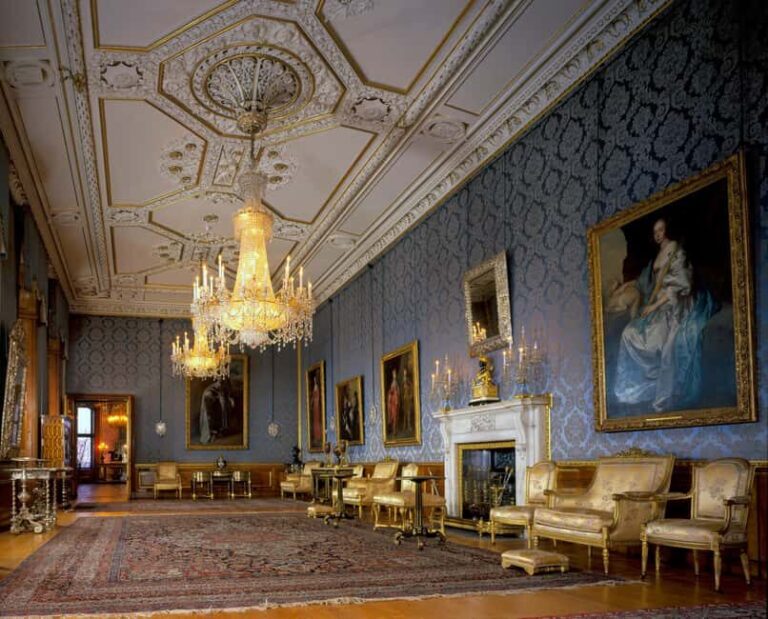 Windsor Castle with Pub Lunch and Private Transfer - A Deep Dive into the Experience