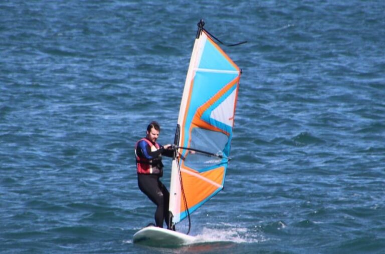 Windsurf class on Valencia beach - The Mechanics of the Tour