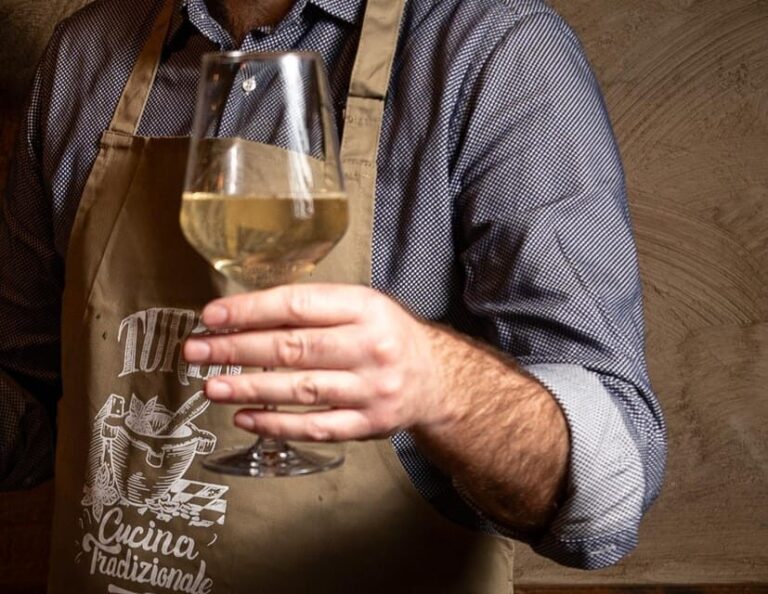 Wine Experience at Turin's - Wine Experience with Local Products Tasting - The Flavors of Liguria in a Glass and on a Plate