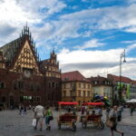 Wroclaw: Old Town, Ostrów Tumski, and Dwarves Guided Tour - The Dwarves of Wroclaw: A Playful Treasure Hunt