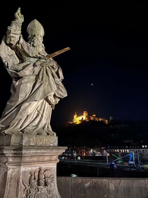 Würzburg in winter: Residence, Old Town, and mulled wine - Exploring Würzburgs Old Town