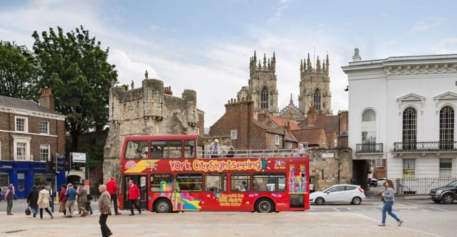 York: City Sightseeing Hop-On Hop-Off Bus Tour - The Experience: Guides, Commentary, and Authenticity