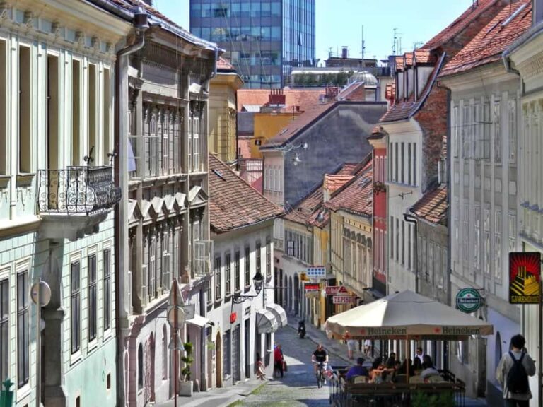 Zagreb: Private walking tour of Zagreb (funicular included) - The Bronze Model of Zagreb