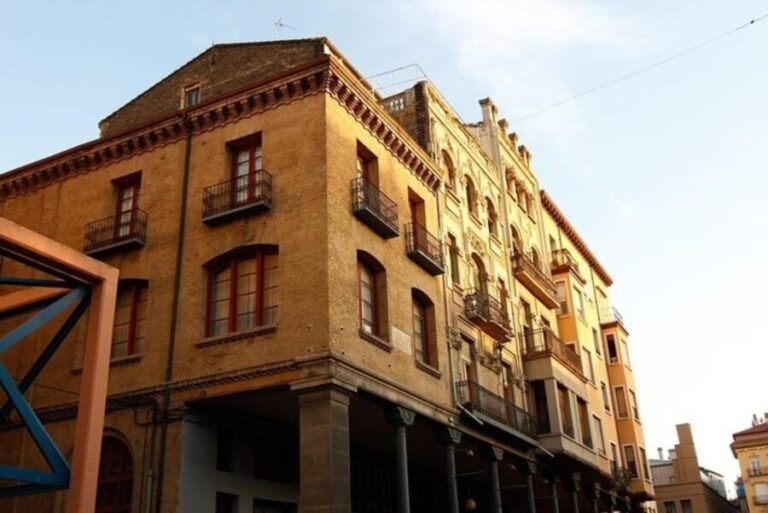 Zaragoza : Must-See Attractions Private Walking Tour - Who Is This Tour Best For?