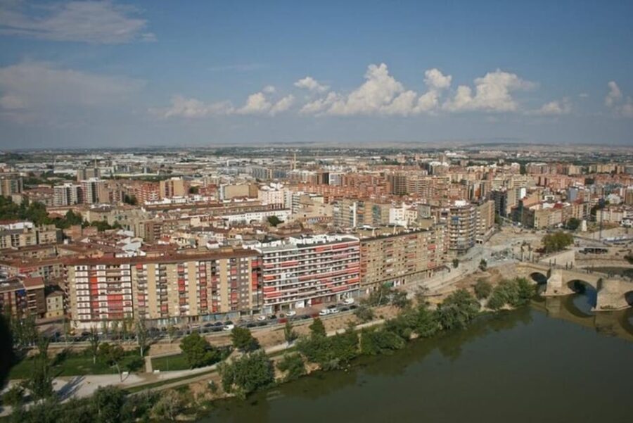 Zaragoza : Private Custom Walking Tour with a Local Guide - Detailed Breakdown of the Itinerary