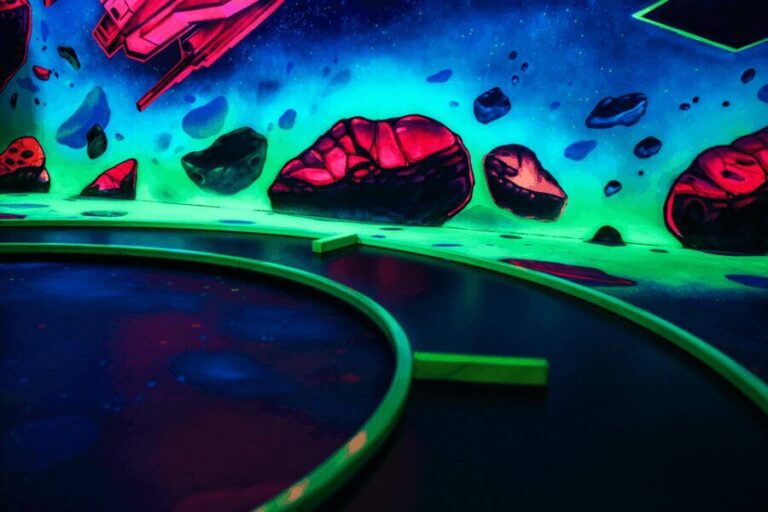 Zurich: Black Light Galaxy Minigolf - The Experience Itself: A Closer Look