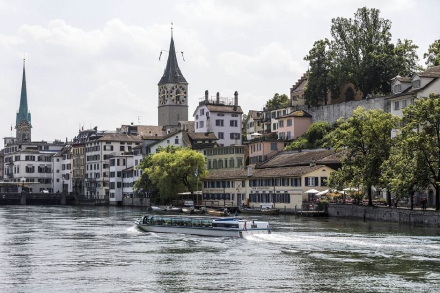 Zurich: City Sightseeing Tour with Lake Cruise - How the Itinerary Unfolds