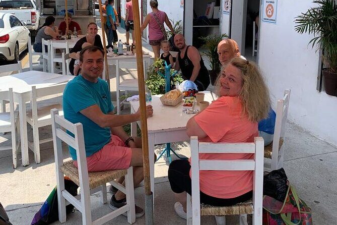 2 Hour and 30 Minutes Walking Tour in 5 De Diciembre - Sampling the Flavors: What You’ll Taste