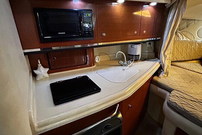 31-foot Miami Private Boat Rental for 12 People - FAQs