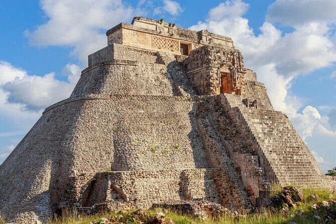 6-hour Guided Tour to Uxmal and Kabah Express - Exploring Uxmal: The Jewel of the Puuc Route