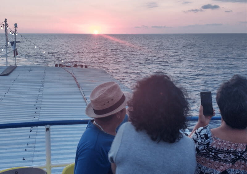 Acapulco: Sunset Party Boat Tour with Open Bar - Why the Open Bar Matters