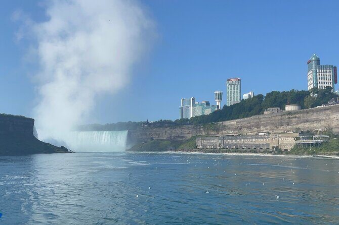 American 5pm Tour with Maid of the Mist Ticket and Guide - Group Size and Accessibility