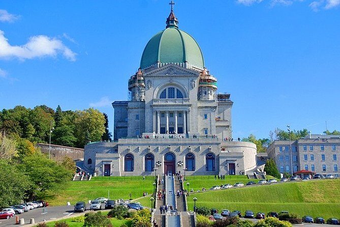 Arrival Private Transfer: Montreal Airport YUL to Montreal in Luxury SUV - Who Should Consider This Transfer?