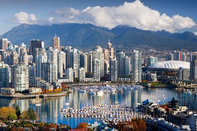 Arrival Private Transfer: Vancouver Airport YVR to Vancouver in Business Car - The Experience in Detail
