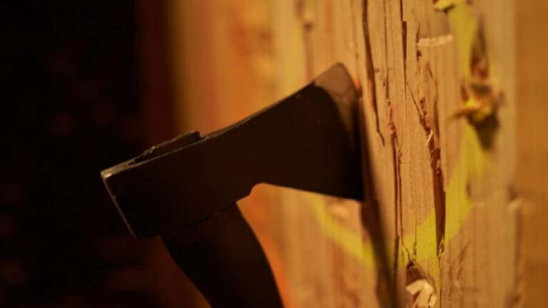 Bakersfield: Indoor Axe Throwing Experience - The Experience in Detail