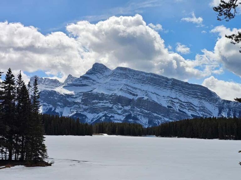Banff and Yoho Winter Wonderland Private Tour - A Day Packed with Iconic Stops and Hidden Gems