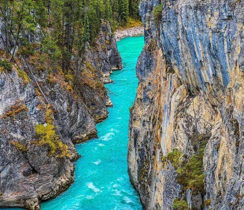 Banff: Lake Louise, Moraine, Emerald & Johnston Canyon Tour - The Value of the Tour