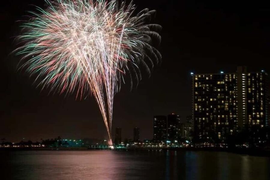 Board from Waikiki Beach: Friday Night Fireworks sail - An Honest Look at the Downsides
