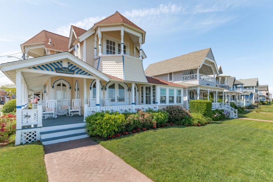 Boston: Martha's Vineyard Day Trip with Optional Island Tour - Guided Tour vs. Self-Guided Exploration