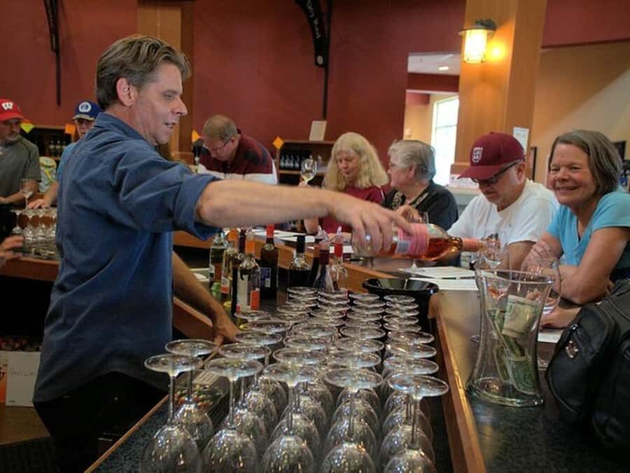Branson: VIP Wine Tasting and Dinner Tour - Bear Creek Wine Company and Brewery (45 Minutes)