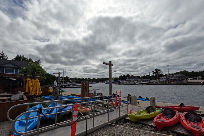 Bus to Grotto - Tobermory Flowerpot Island Cruise Bruce Peninsula - From Grotto to Tobermory: A Scenic Drive