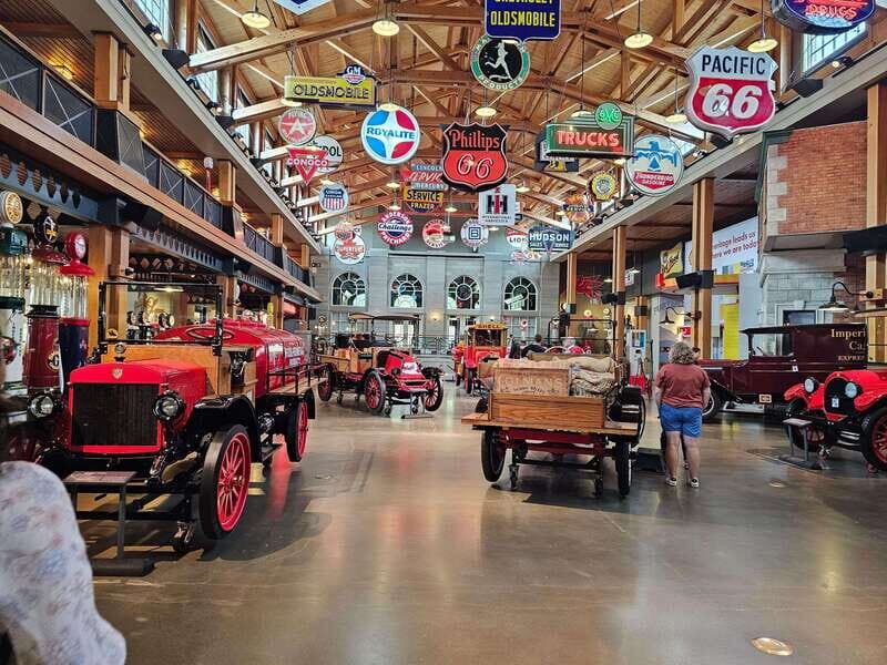 Calgary City Tour & Yamnuska Wolfdog Sanctuary Private Tour - Transport, Duration, and Flexibility