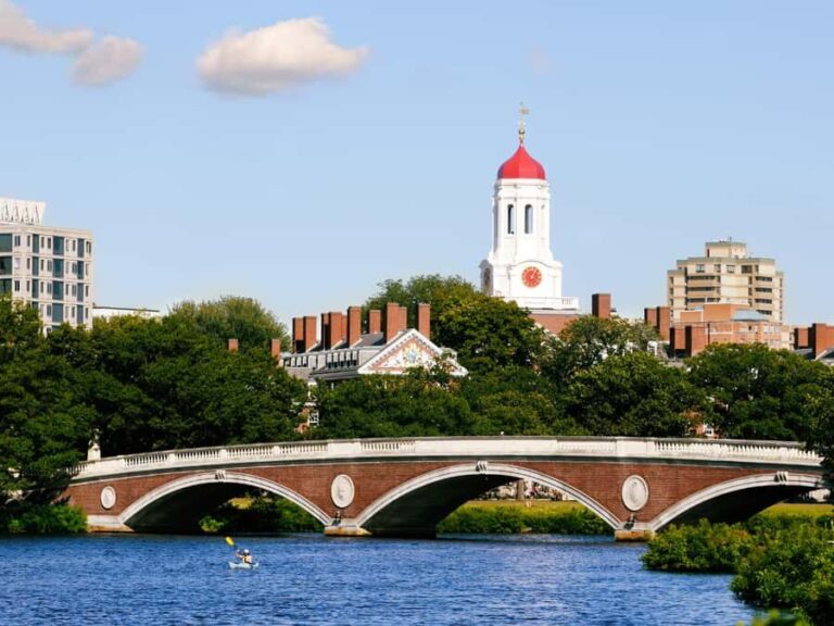 Cambridge: Harvard University Student-Led Campus Tour - Analyzing the Value