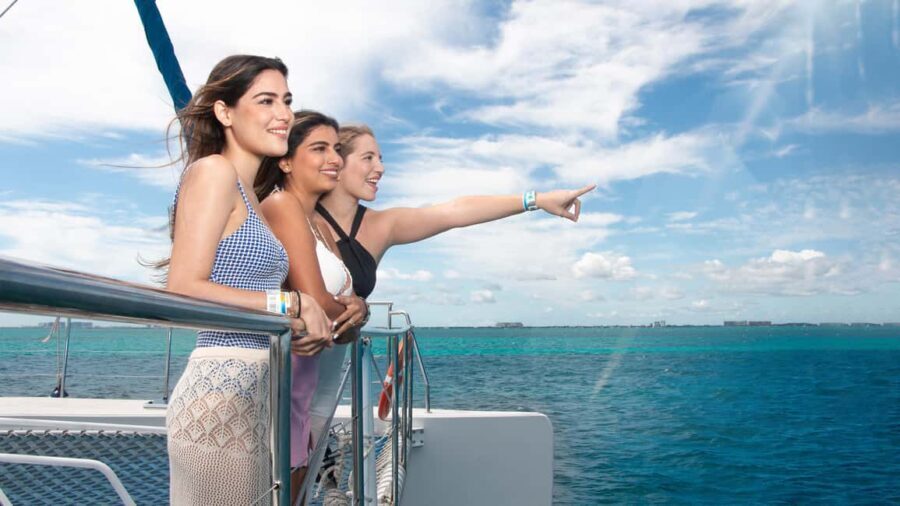 Cancun: Isla Mujeres Catamaran with buffet lunch & open bar - Analyzing the Experience: What’s Good and Not So Good