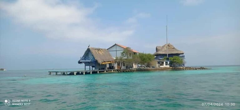 Cartagena: 5 ISLANDS by speedboat with SNORKELING & LUNCH - Transportation and Group Dynamics