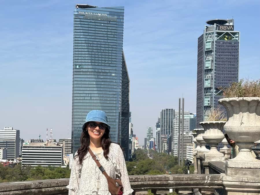 Chapultepec Castle: Private tour with local guide, tickets included - Inside the Castle: A Step Back in Time