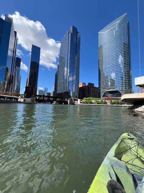 Chicago: Characters and Cons Guided Kayak Tour - Detailed Breakdown of the Experience
