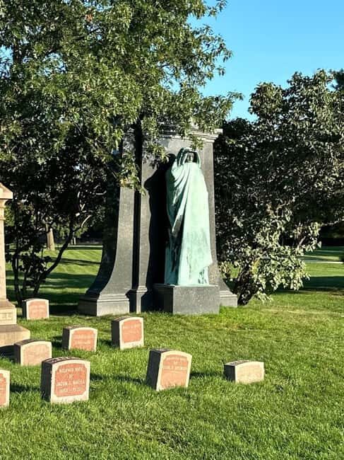 Chicago: Graceland Cemetery Guided Walking Tour - Who Should Consider This Tour?