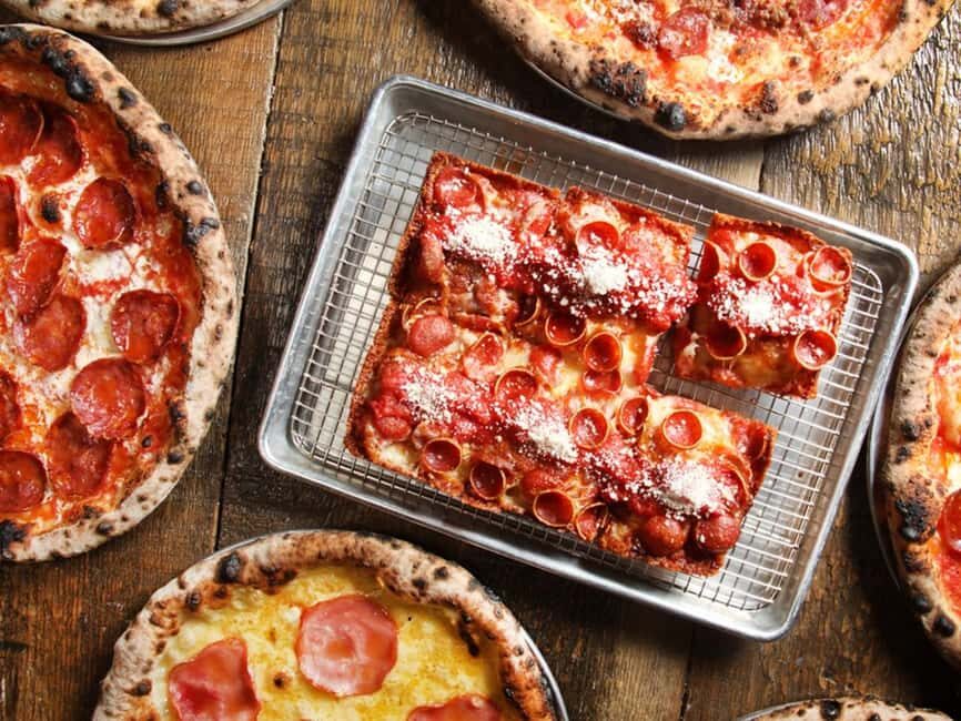 Chicago: Pizza Walking or Bus Tour - Analyzing the Value