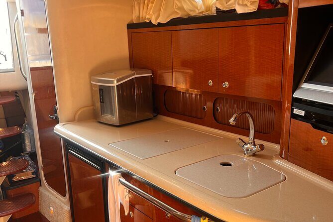 Chicago Private Boat Day - Sunset, Skyline & Celebration - Who is This Tour Best For?